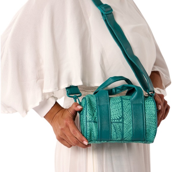 Manaola Handbags - NEW Manaola Baby Duffle